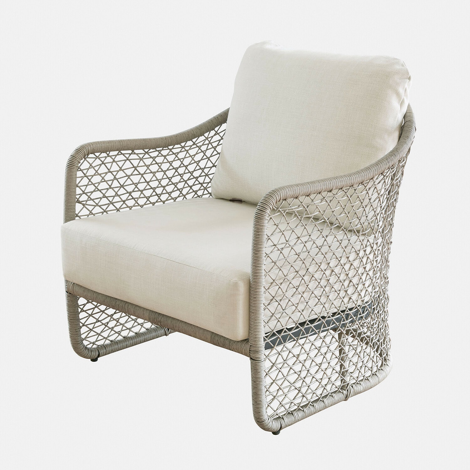 Sillón Langforda de ratán marrón con cojín crema, asiento cómodo para salón