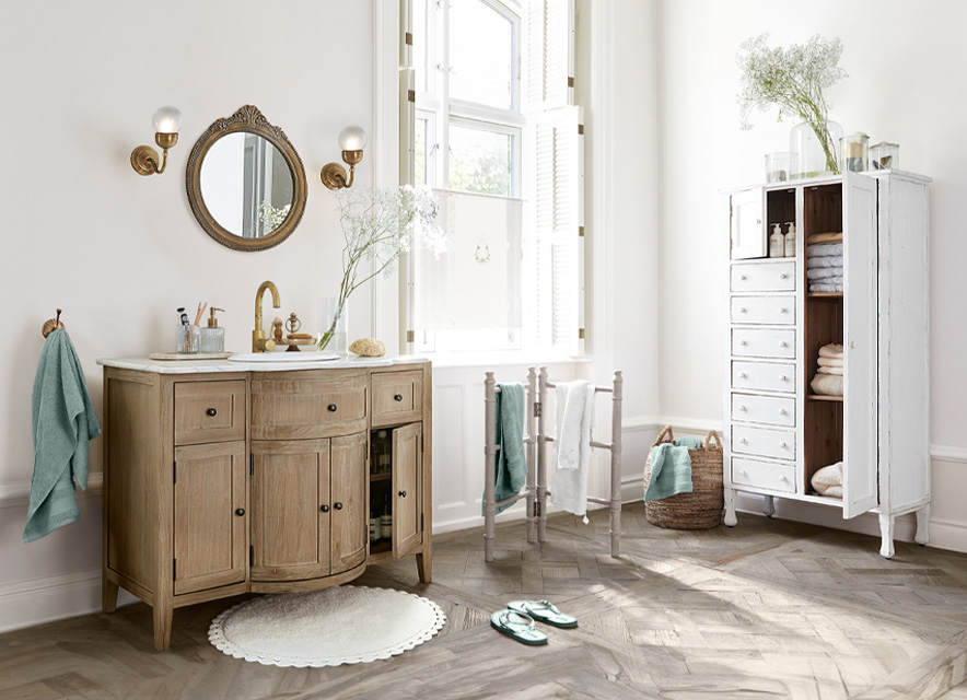 Un cuarto de baño que brilla con estilo