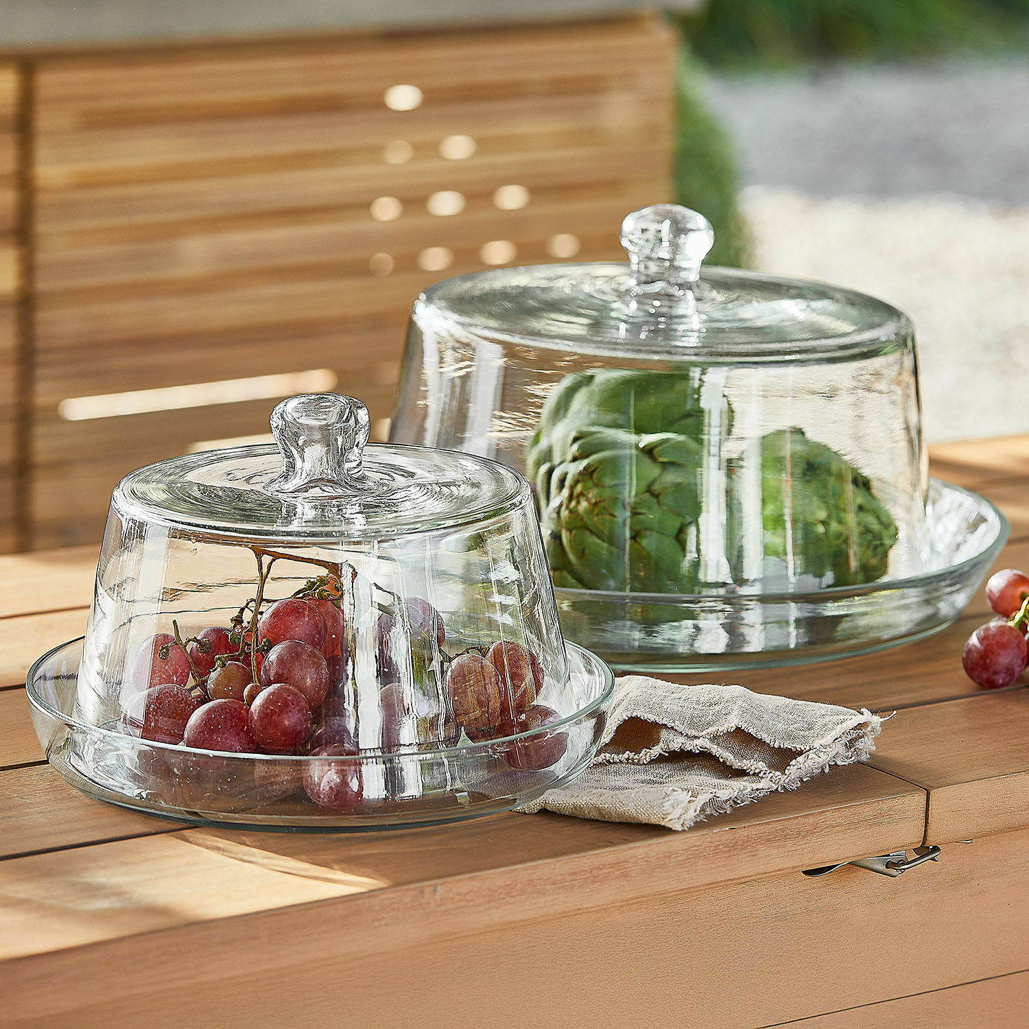 Set de 2 campanas para tartas Fixole Recipientes de vidrio transparentes con tapas, con uvas rojas y alcachofas, decoración de mesa elegante