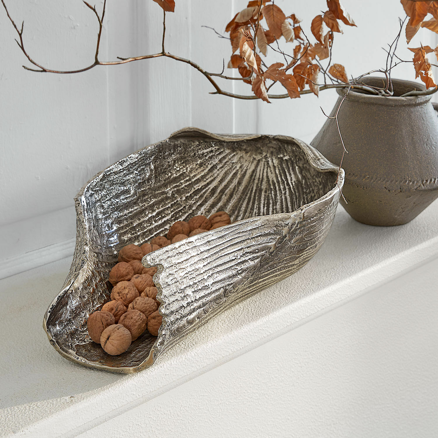 Cuenco Bellefin Cuenco decorativo de metal plateado con nueces, accesorio moderno para el hogar