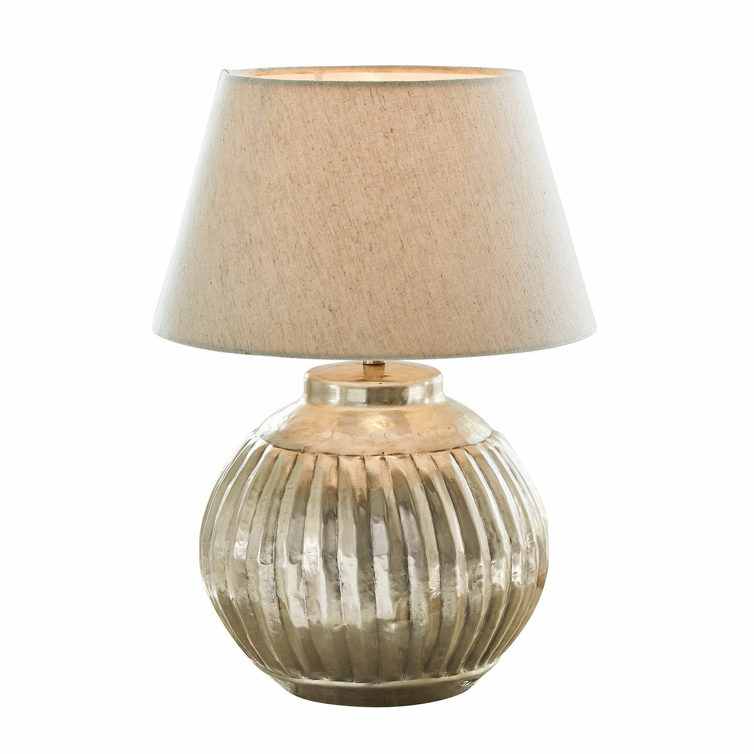 Lámpara de mesa Lillemor Lámpara de mesa con base metálica dorada acanalada y pantalla beige para decoración interior