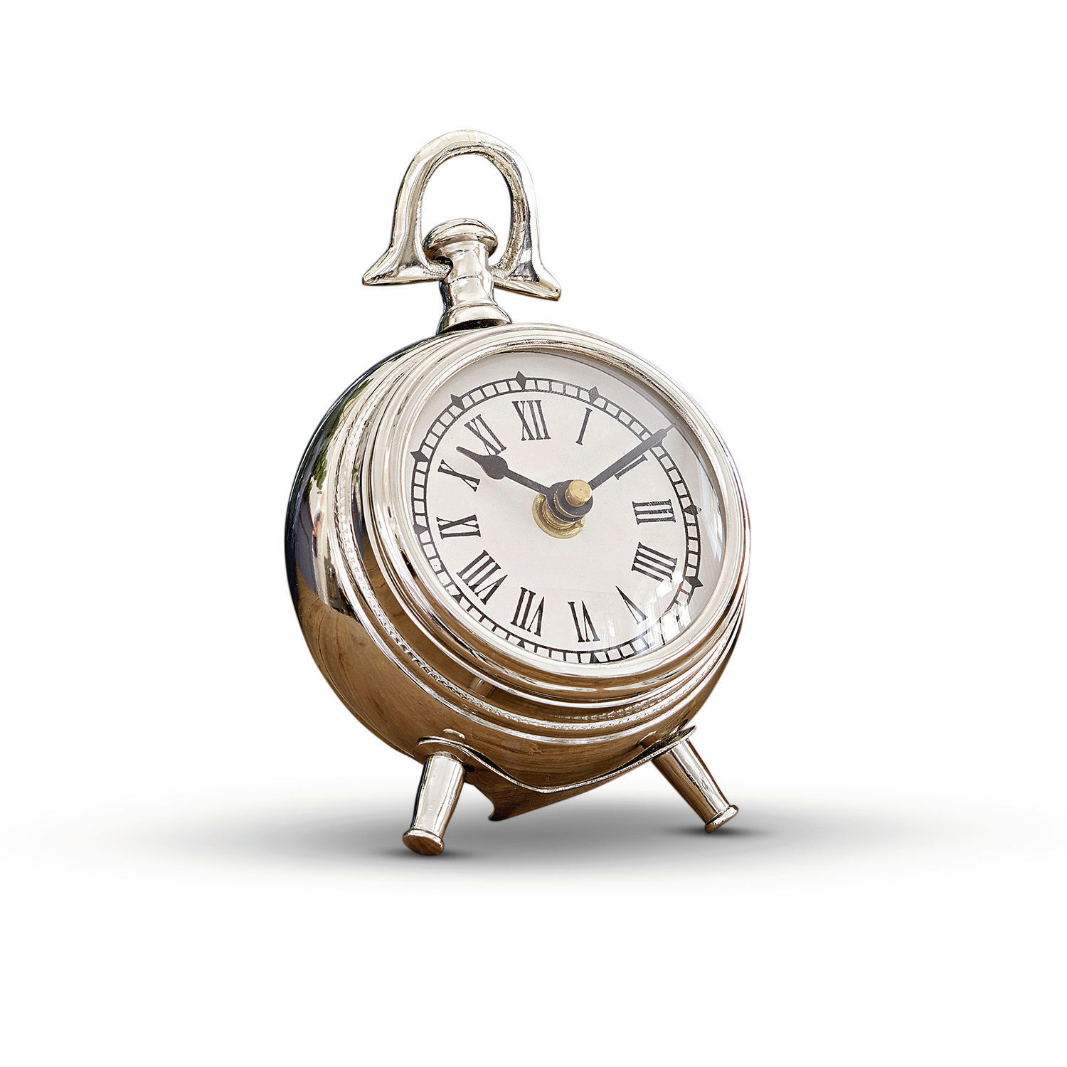 Reloj Coraten Reloj de mesa metálico plateado con números romanos y dos patas sobre fondo blanco