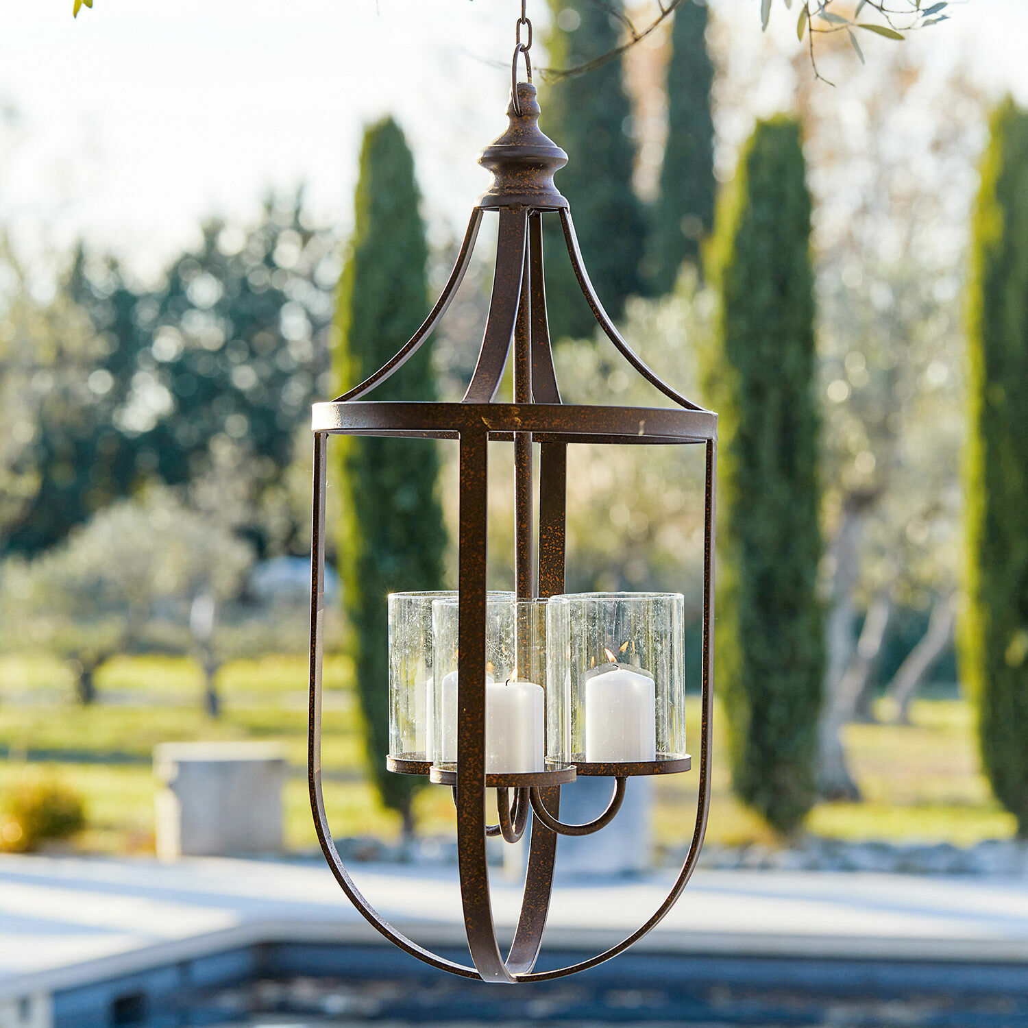 Farol colgante Hampshire Farol colgante de metal con tres velas blancas en vasos de cristal, decoración exterior de jardín