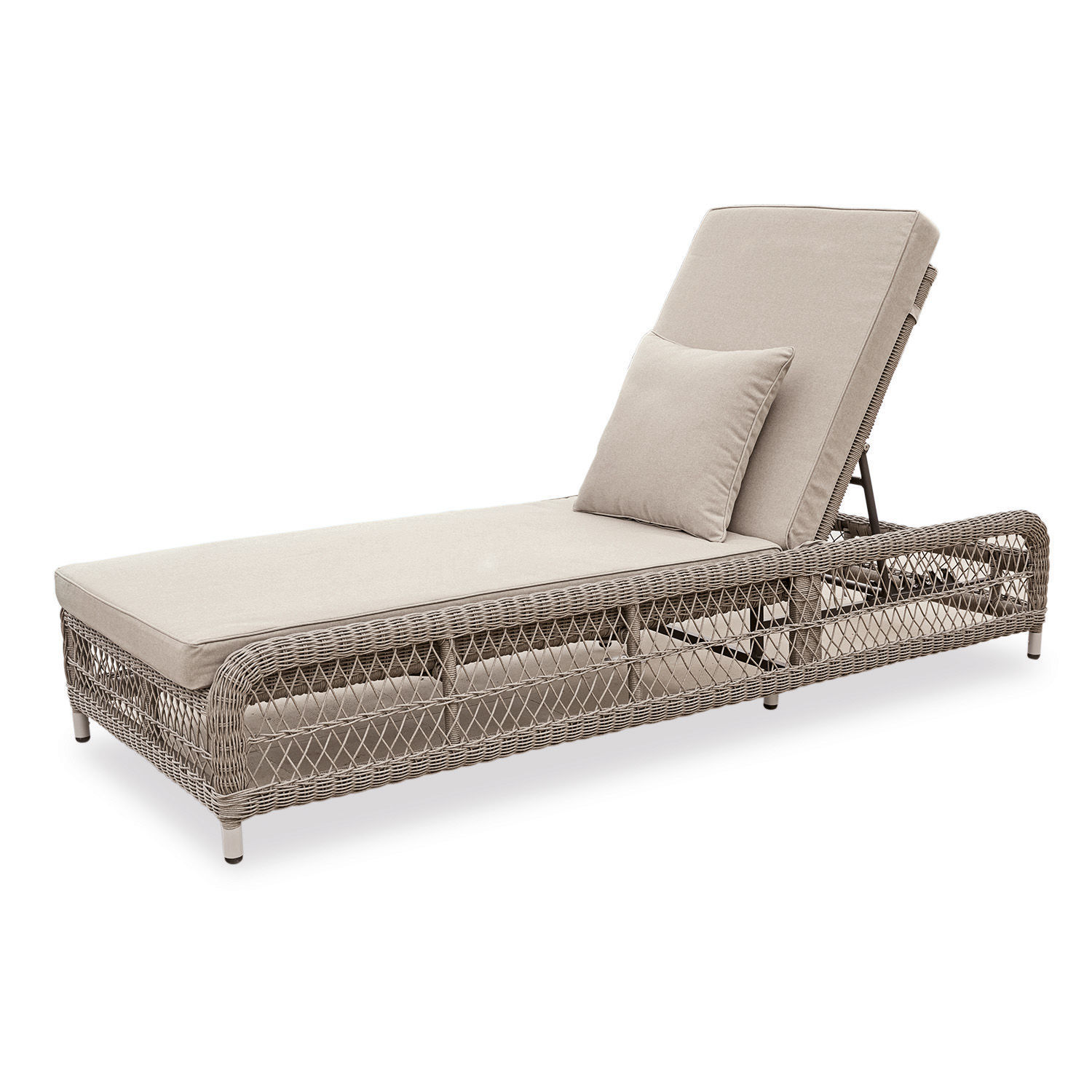 Tumbona de jardín beige con cojín y estructura de ratán trenzado, mueble exterior cómodo