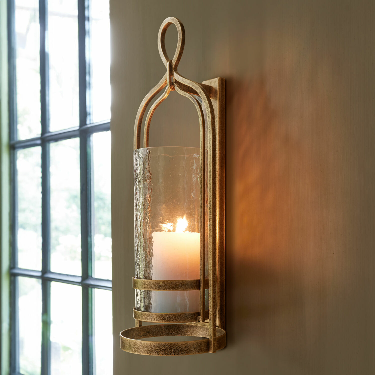 Portavelas de pared Biserre Aplique de pared metálico dorado con vidrio transparente y vela blanca para decoración interior