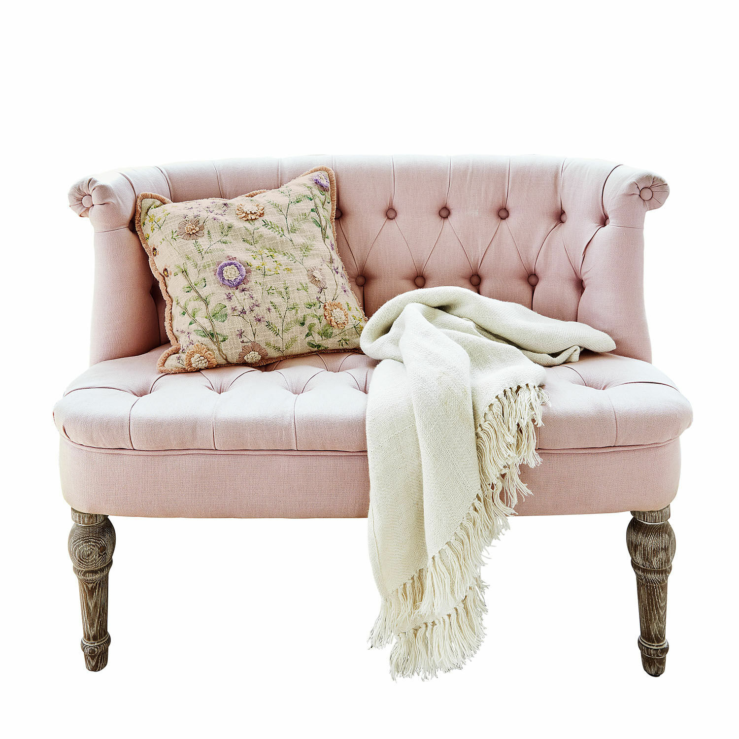Sofá Weralin Sofá tapizado rosa con patas de madera, cojín decorativo y manta crema con flecos
