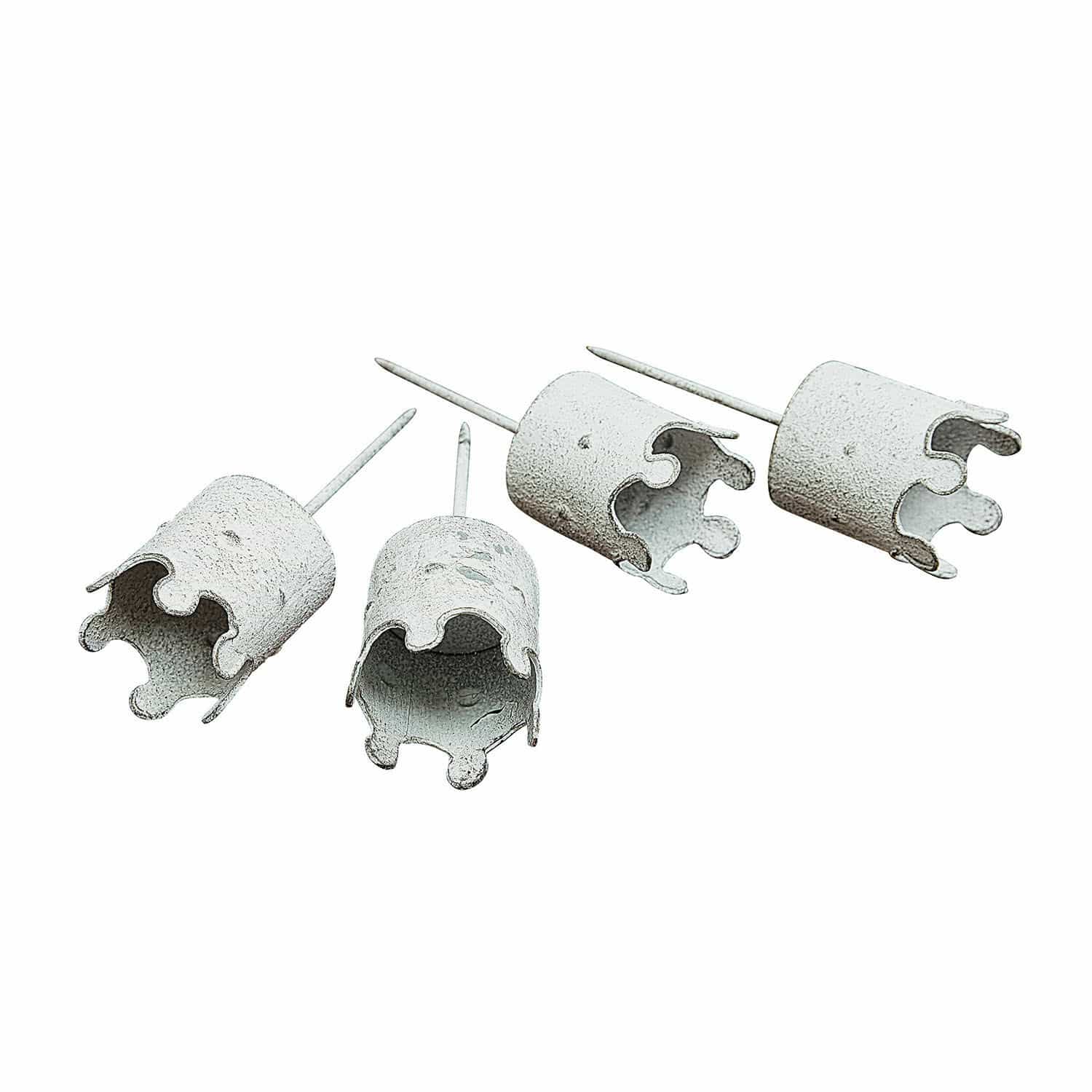 Set de 4 farolillos Venezia Conjunto de cuatro clavos metálicos grises con extremos decorativos para jardinería