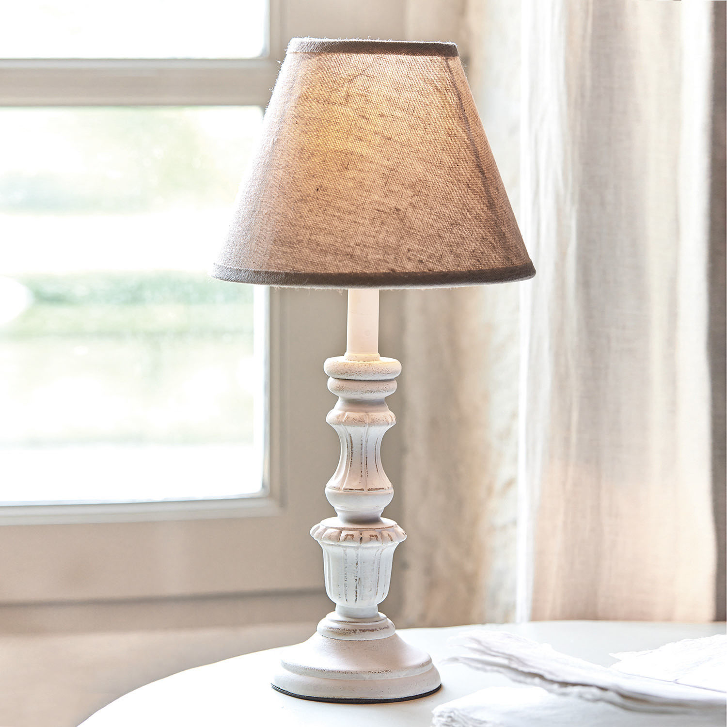 Lámpara de mesa Créteil Lámpara de mesa blanca con pantalla de tela beige, lámpara decorativa para salón o dormitorio