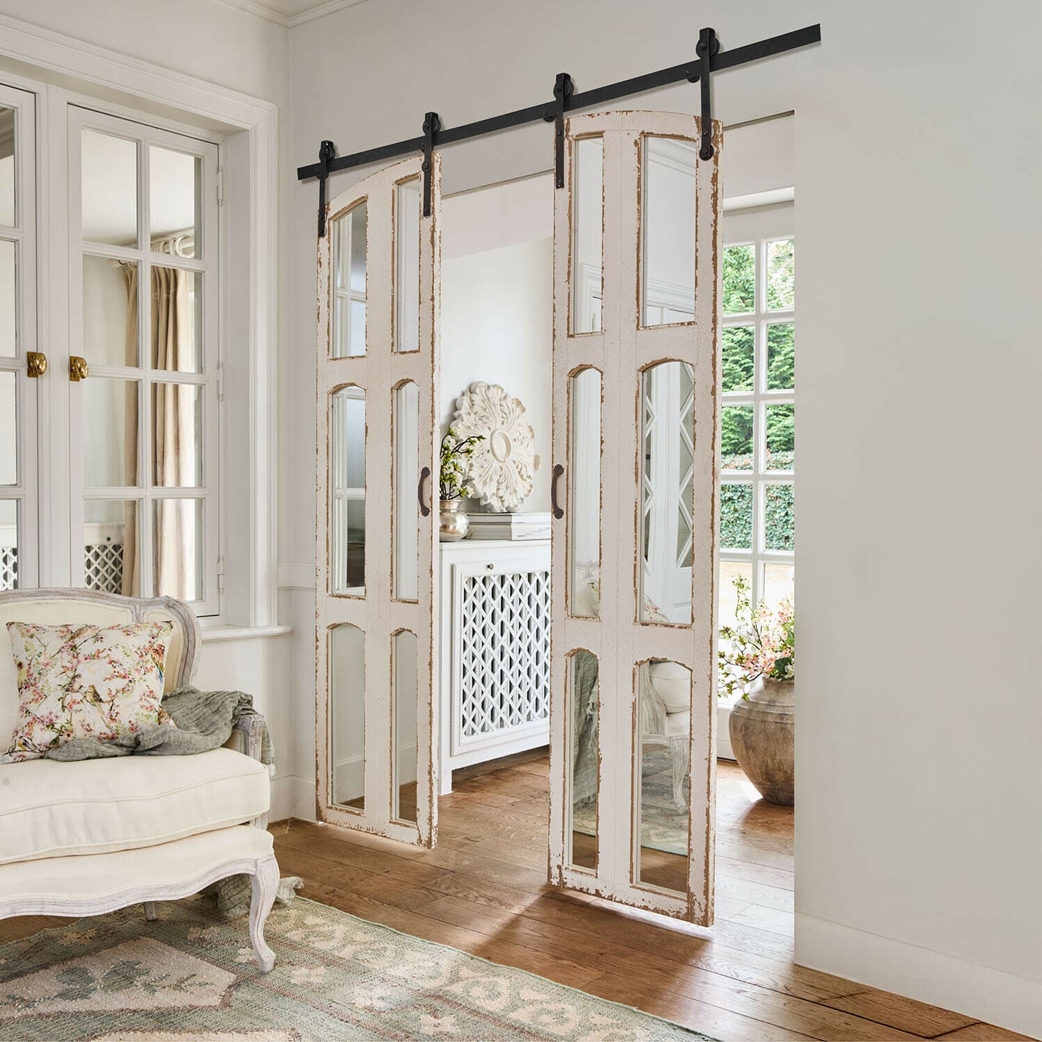 Puerta corredera doble Chantivaux Puerta corredera con espejo estilo vintage, blanca con marco envejecido, decoración interior