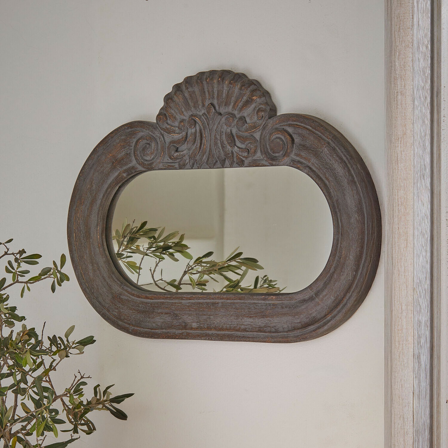 Espejo Elvéric Espejo ovalado de madera oscura con diseño tallado decorativo, estilo vintage para salón