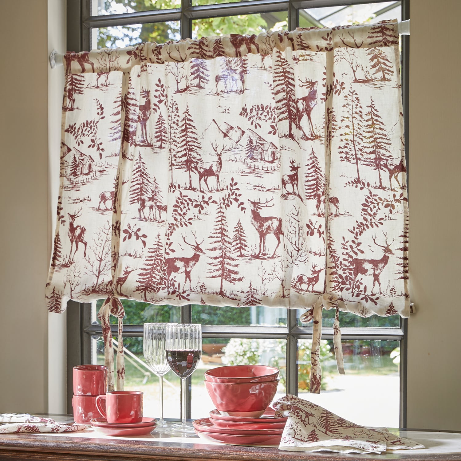 Cortina de algodón color crema con estampado rojo de ciervos y árboles, decoración para ventana