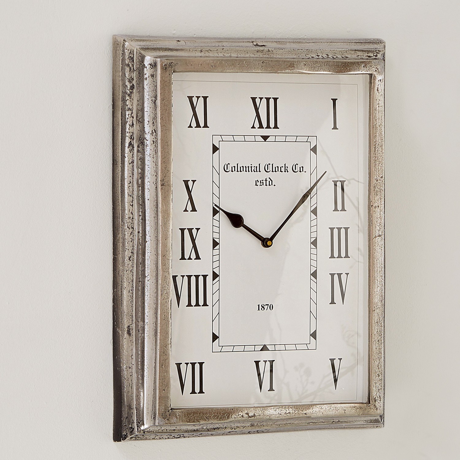 Reloj Roman Reloj de pared con marco metálico plateado y números romanos en esfera blanca clásica