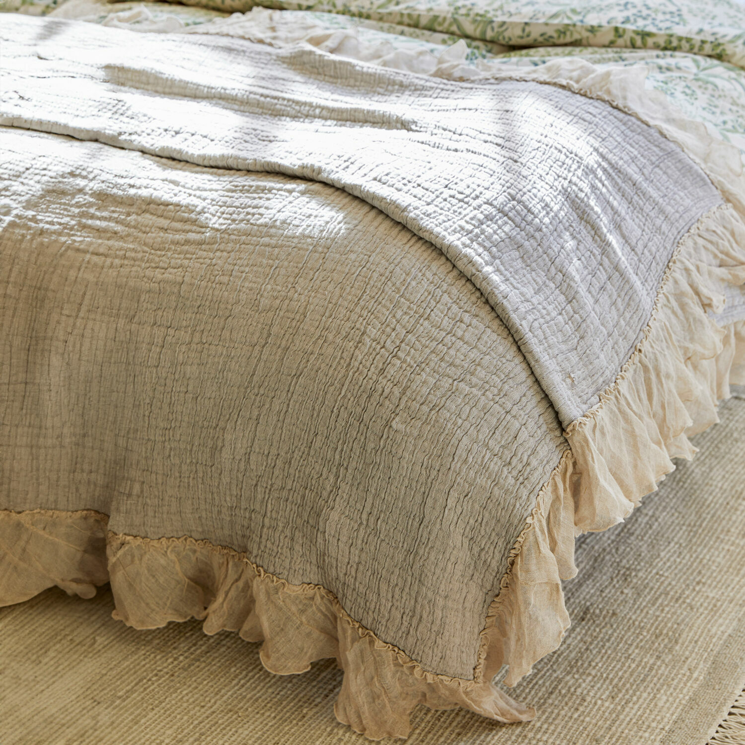 Colcha Lure Cubrecama beige de algodón con volantes, suave y decorativo, ideal para dormitorio