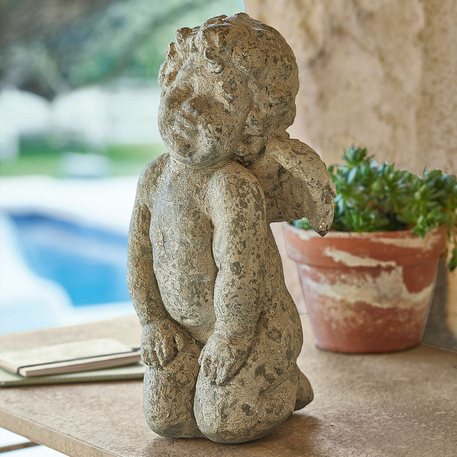 Ángel decorativo Mines Figura de ángel de piedra gris con textura rústica, decoración para jardín o interior