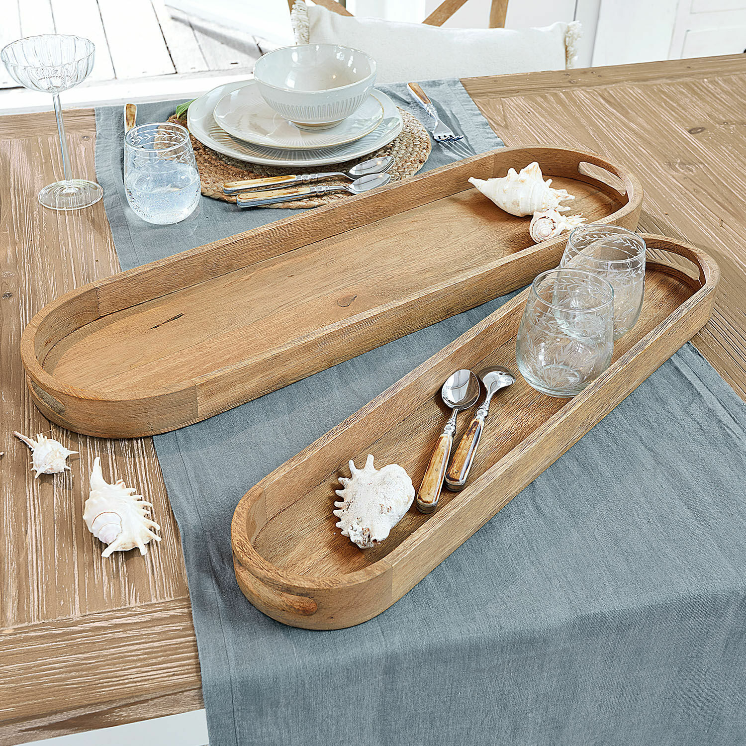 Set de 2 bandejas Zephyria Bandejas alargadas de madera natural clara con asas para decoración de mesa elegante