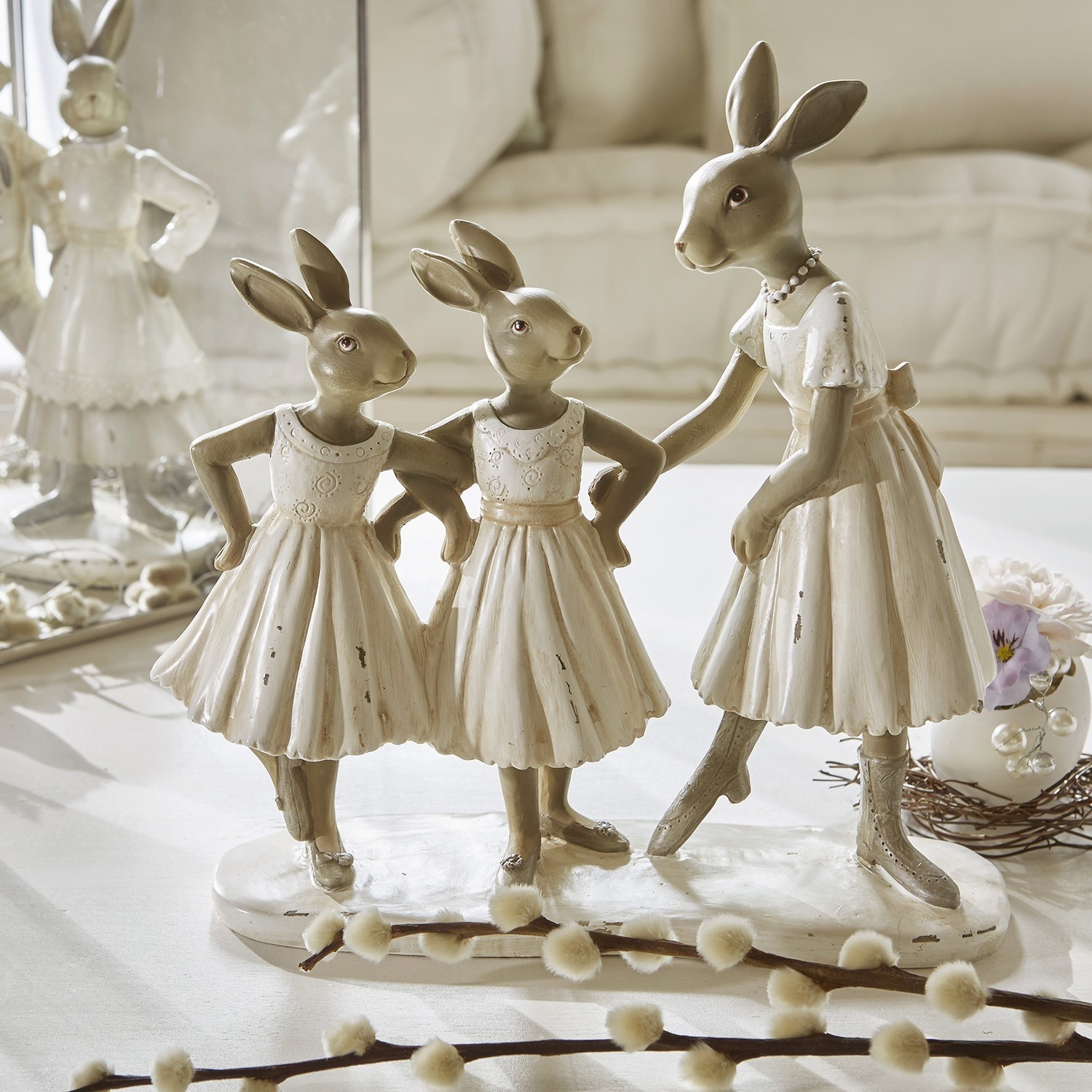 Conejos Danseuses Figuras de conejos de cerámica con vestidos crema para decoración vintage de mesa
