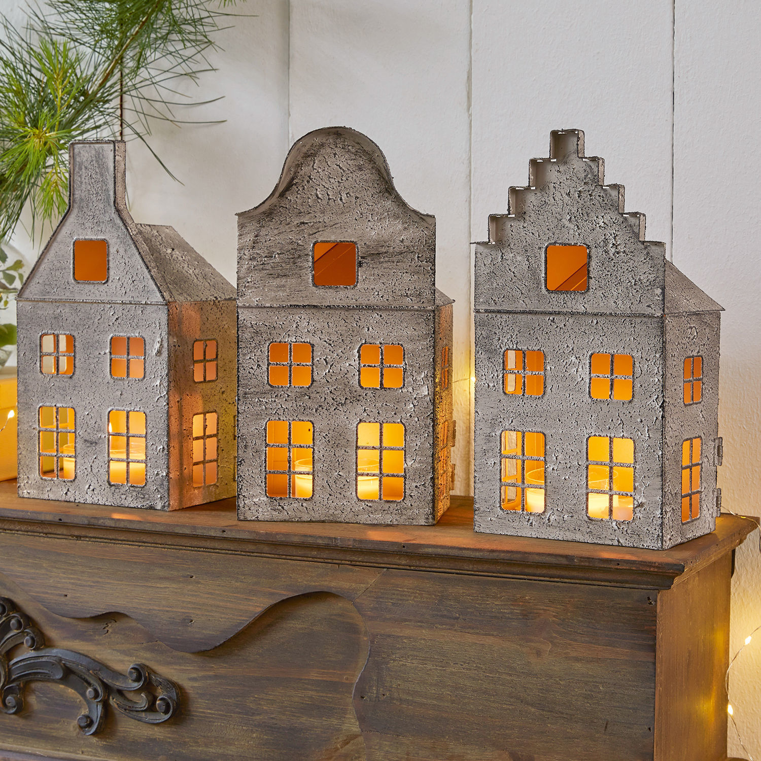 Set de 3 farolillos Allison Park Faroles decorativos de metal en forma de casas grises con luz cálida de velas en su interior