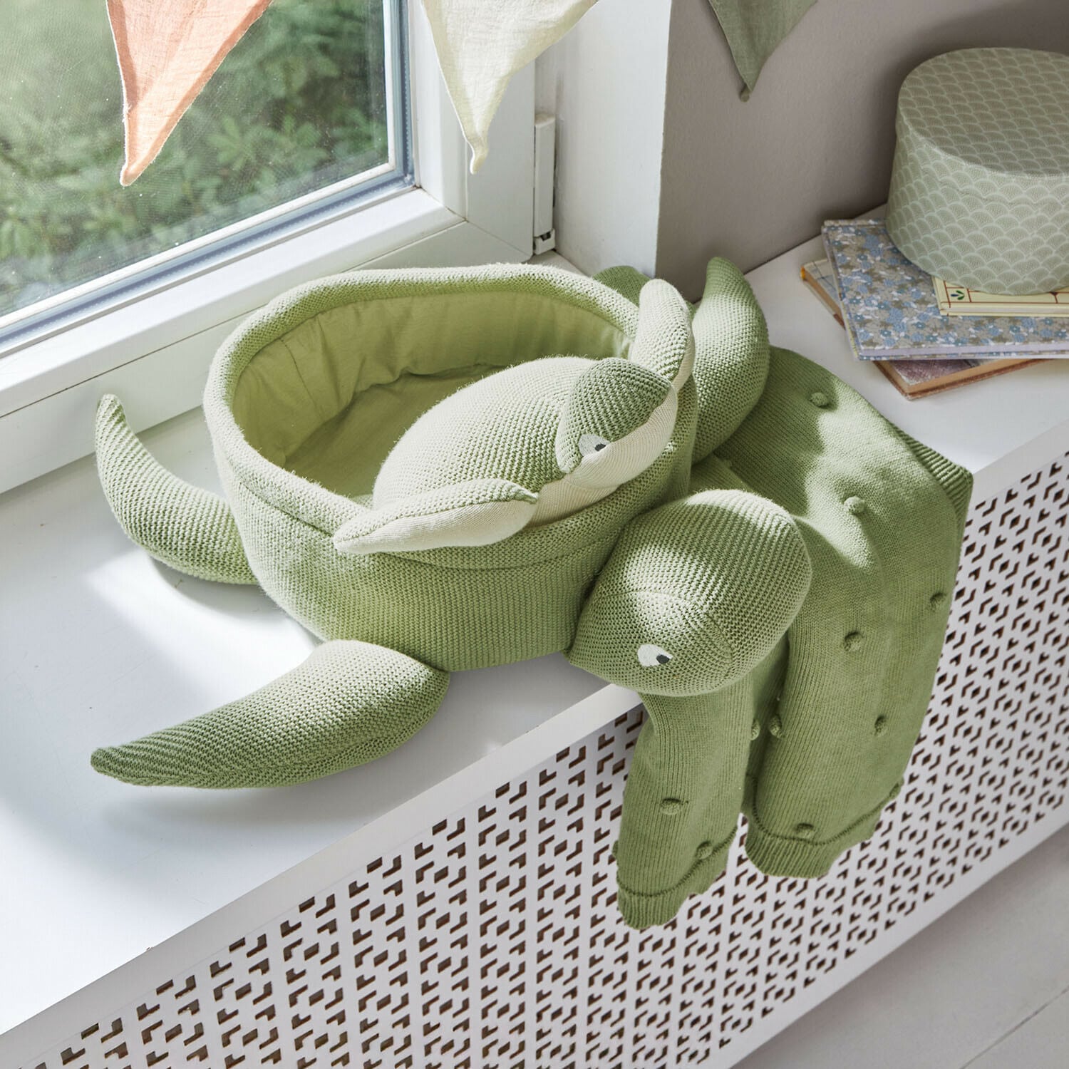 Set de peluches Bubbilo Cojín verde tejido en forma de tortuga sobre el alféizar, decoración suave para habitación infantil