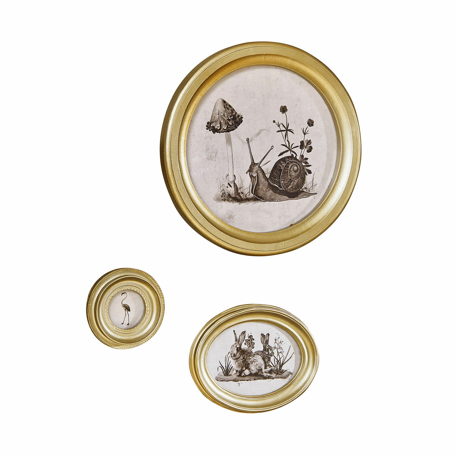 Set de 3 cuadros Atriana Conjunto de tres marcos dorados con ilustraciones de caracol, flamenco y conejos para decoración de pared