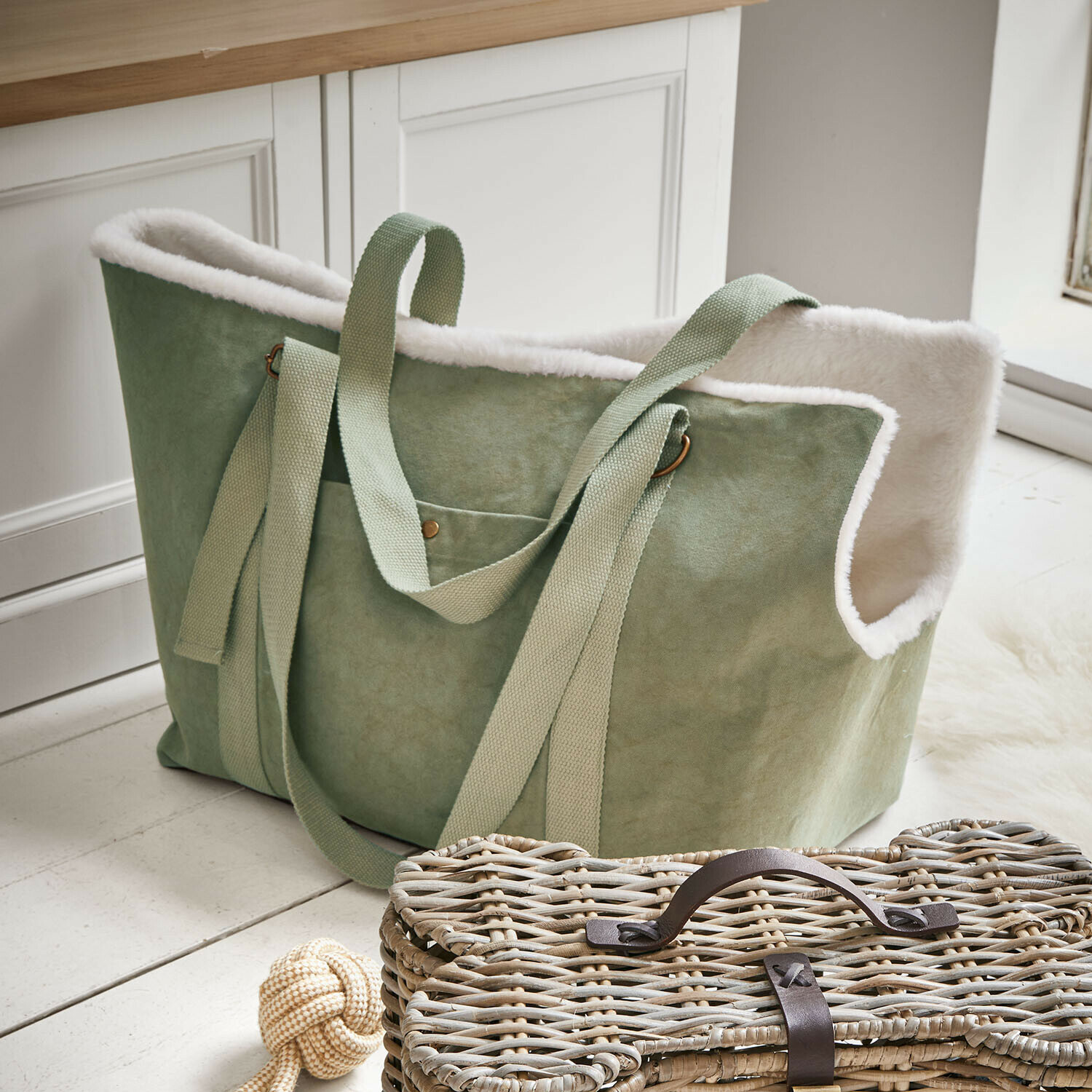 Bolso para mascotas Lunapet Bolsa verde menta de material suave con forro de piel blanca y asas anchas, bolsa de compras moderna