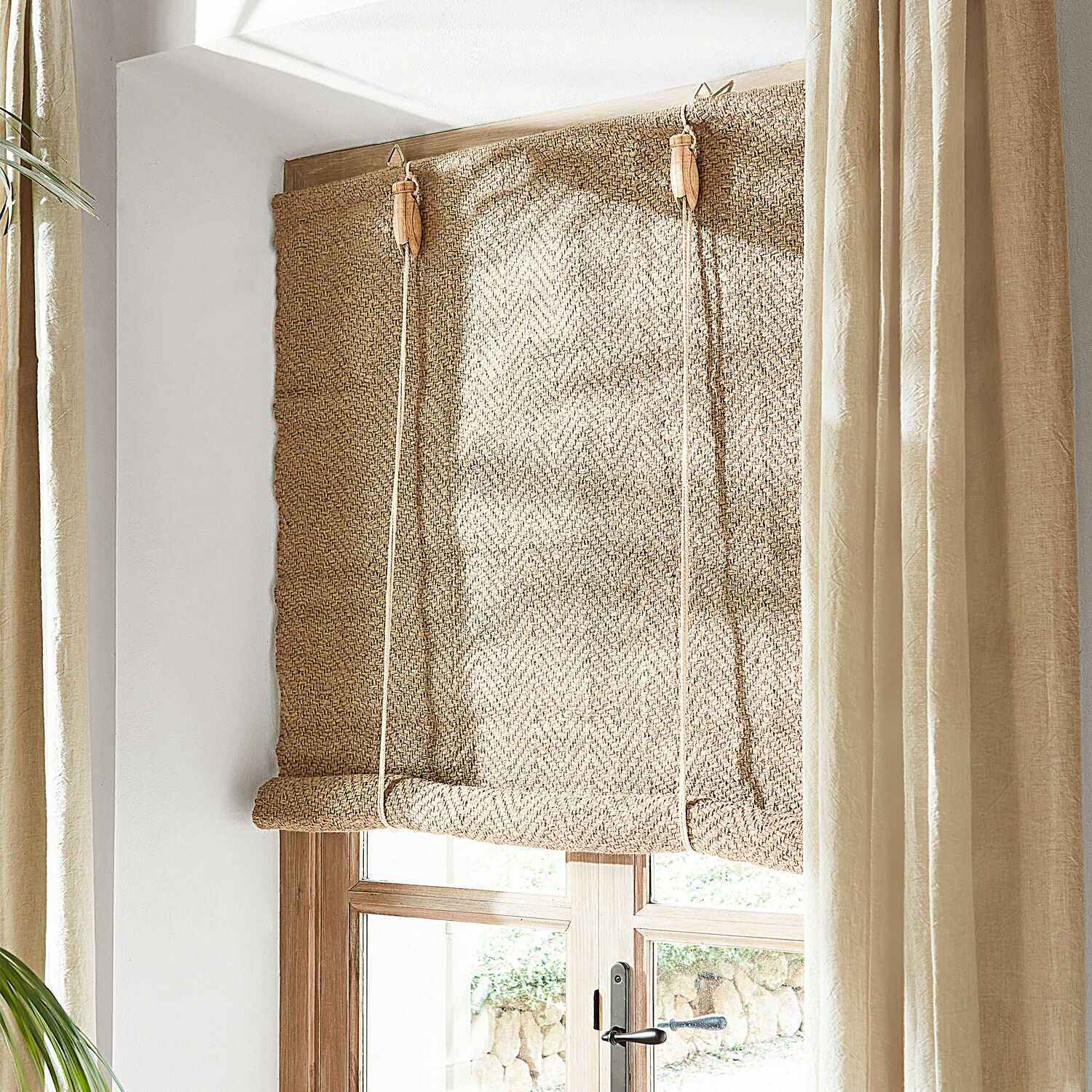 Persiana enrollable Paine Estor romano de tela beige natural para decoración de ventanas y oscurecimiento suave