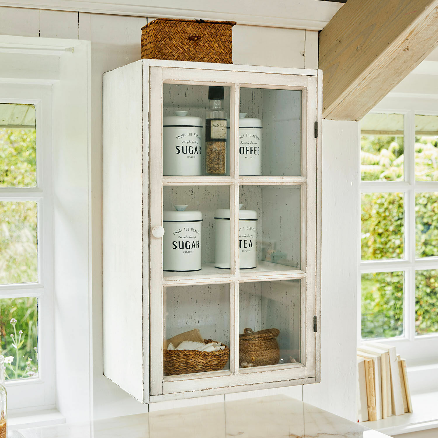 Set de 2 armarios de pared Piavo Armario de pared blanco de madera con puerta de cristal y recipientes para azúcar, café y té