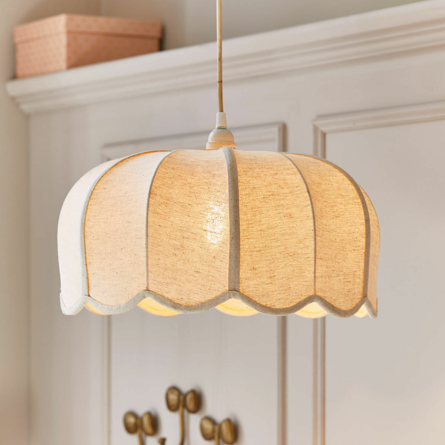 Lámpara colgante Ljosna Lámpara colgante de tela color crema con diseño ondulado, luz decorativa para salón, iluminación suave