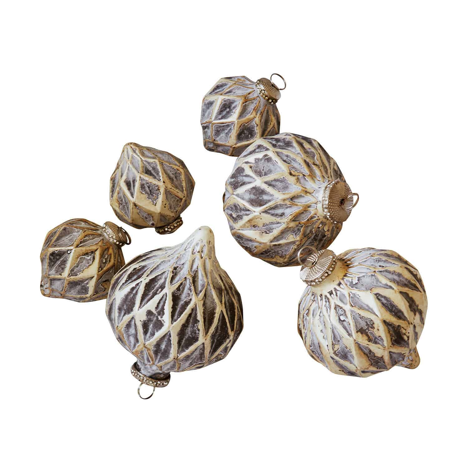 Set de 6 bolas de Navidad Lunagh Conjunto de seis bolas navideñas decorativas en crema y gris con diseño geométrico para decoración festiva
