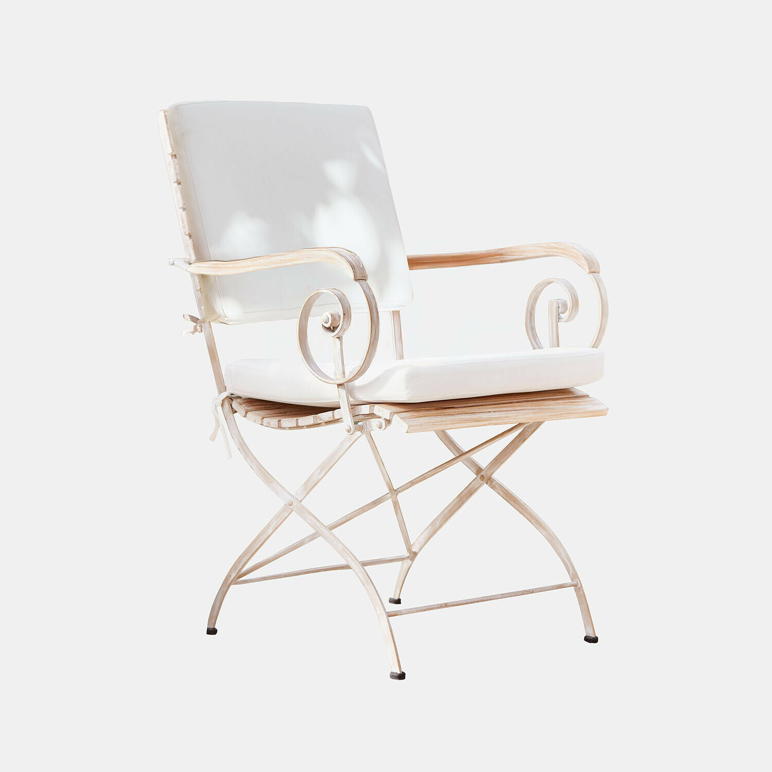 marrón Silla Iker con estructura metálica marrón y cojines blancos, cómoda para salón