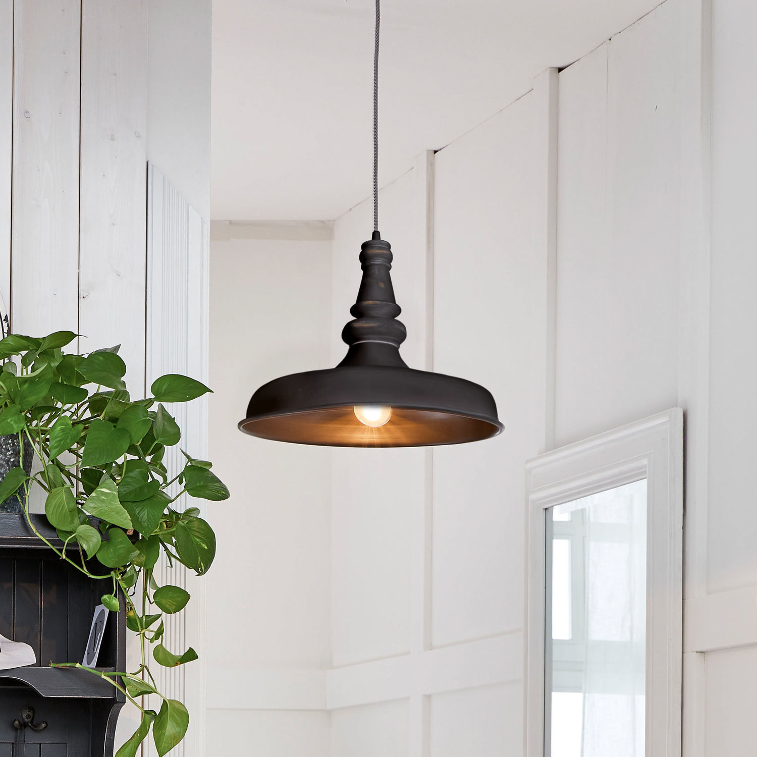 Lámpara colgante Camryn Lámpara colgante de metal negro con cuerpo decorativo y luz cálida para interiores