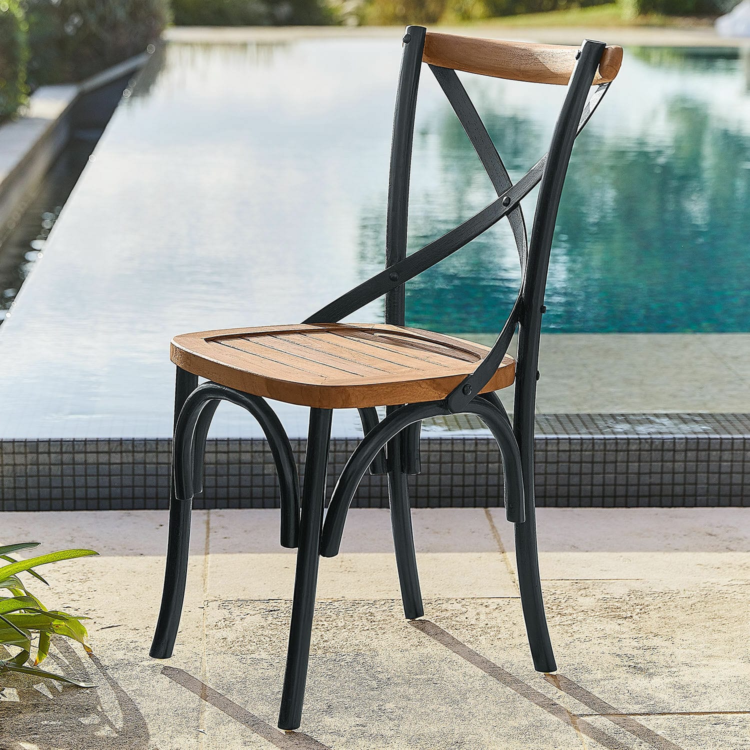 Silla Kirkdale Silla de jardín de metal negro y madera de teca, ideal para terraza y exteriores