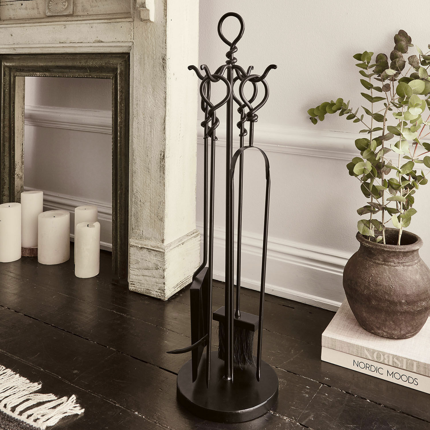 Herramientas para chimenea Tetbury Juego de herramientas para chimenea de metal negro con asas decorativas, soporte para accesorios de chimenea
