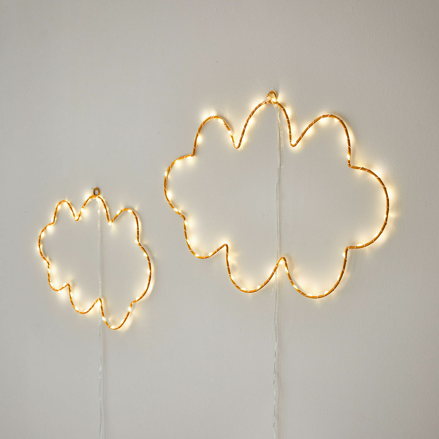 Set de 2 objetos decorativos con LED Elenar Luces LED decorativas en forma de nube con luz blanca cálida, adorno de pared para interiores