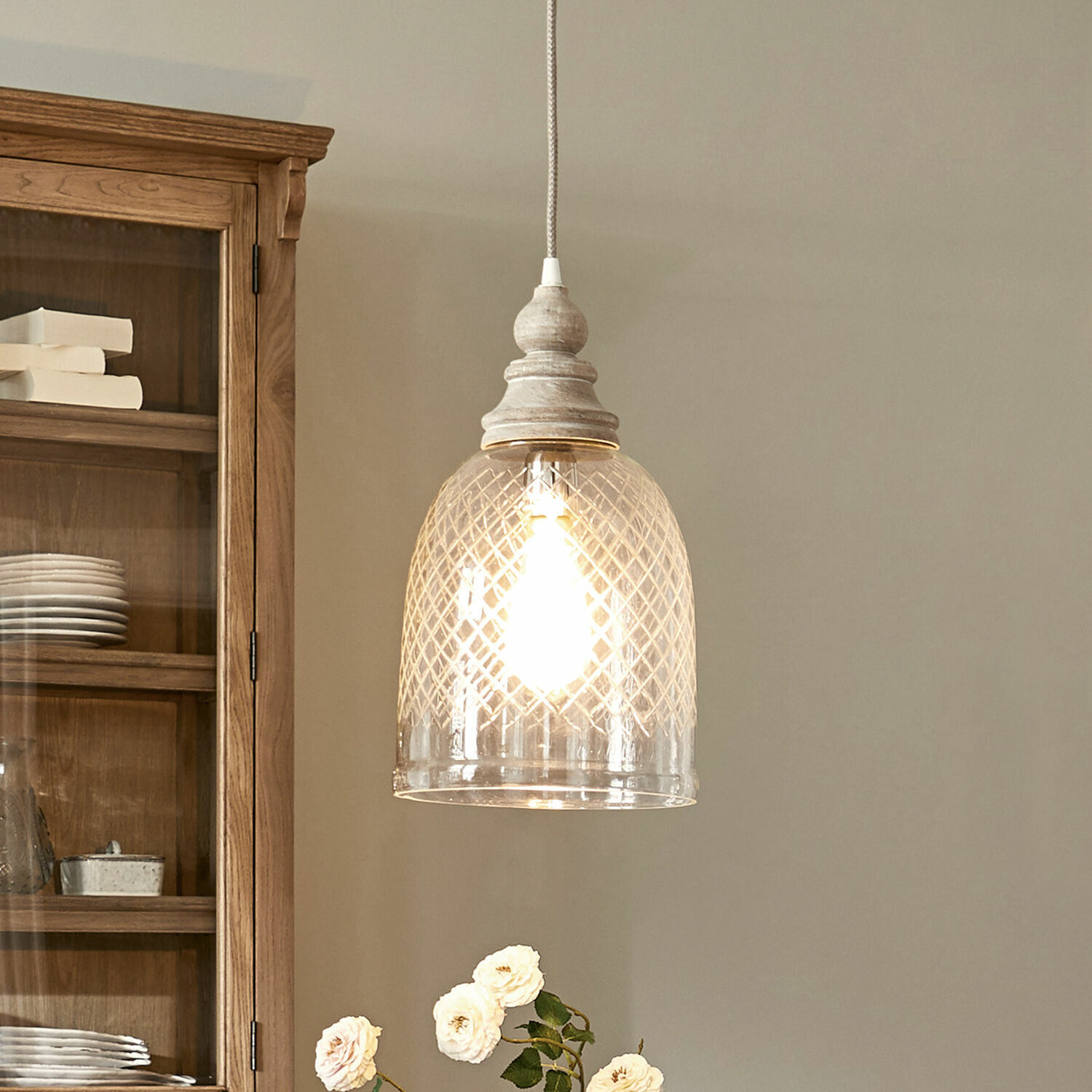 Lámpara colgante Junia Lámpara colgante de vidrio transparente con patrón de rejilla y base de madera blanca para interiores
