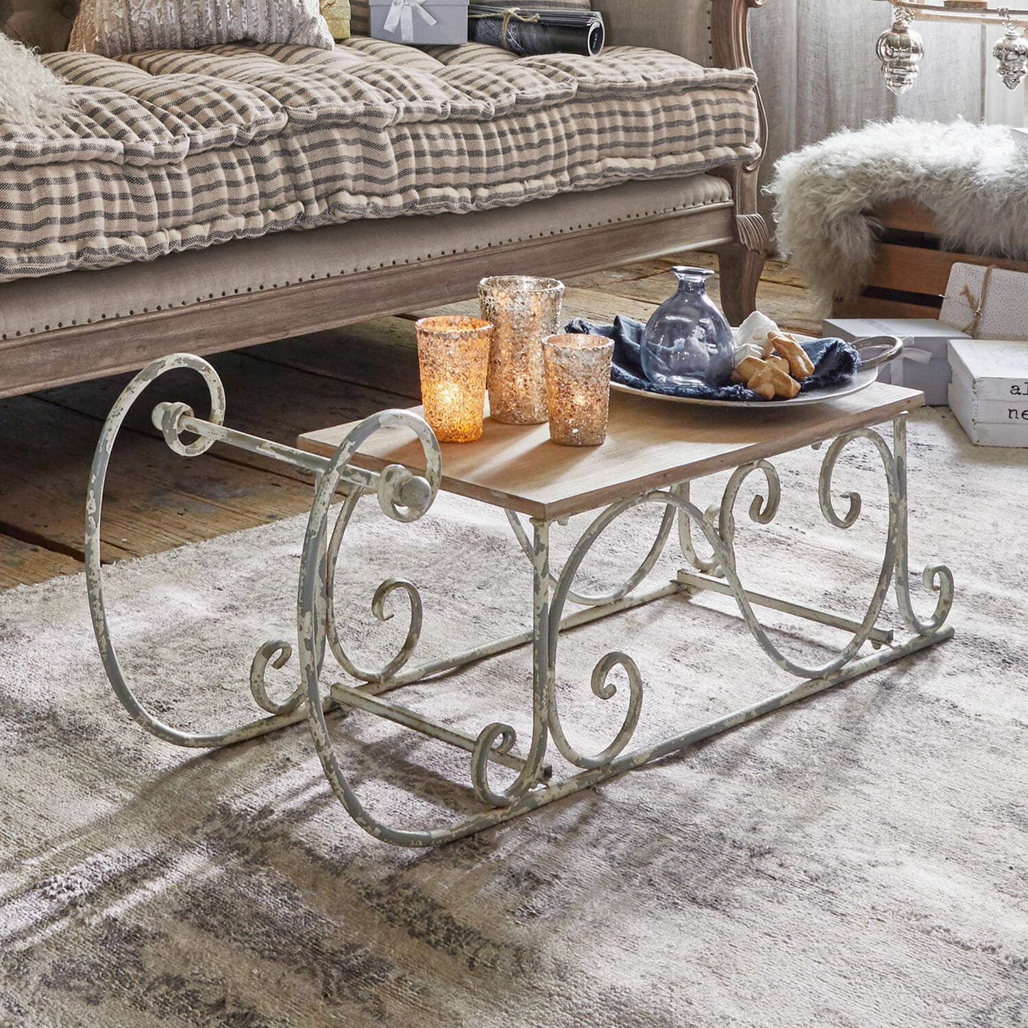 Trineo decorativo Gifur Mesa de centro vintage con estructura metálica envejecida y tablero de madera para salón