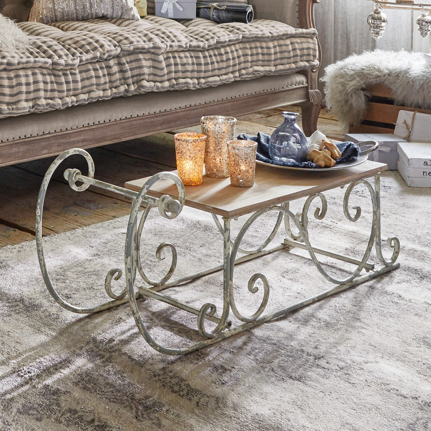 Trineo decorativo Gifur Mesa de centro vintage con estructura metálica envejecida y tablero de madera para salón