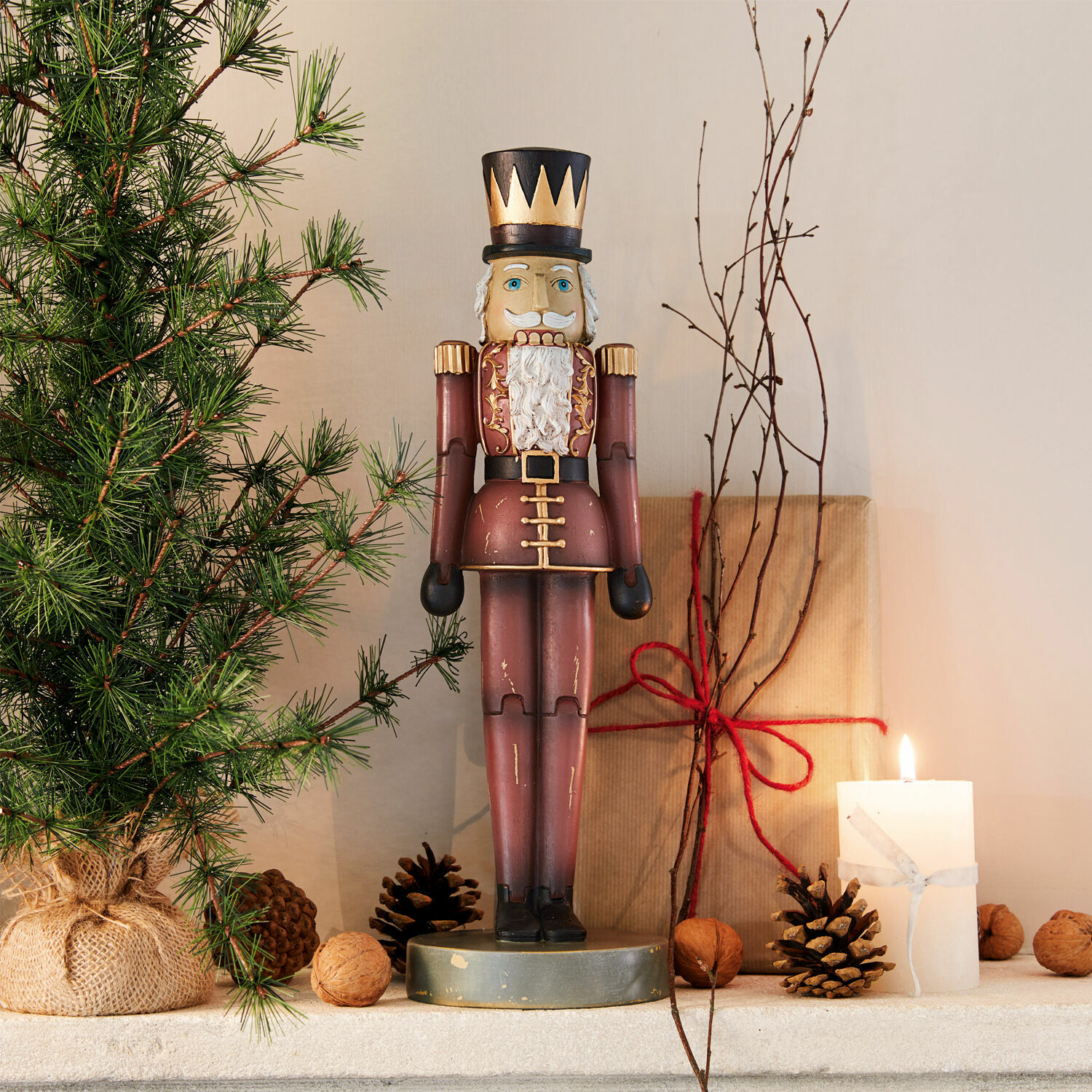 Cascanueces decorativo Serifa