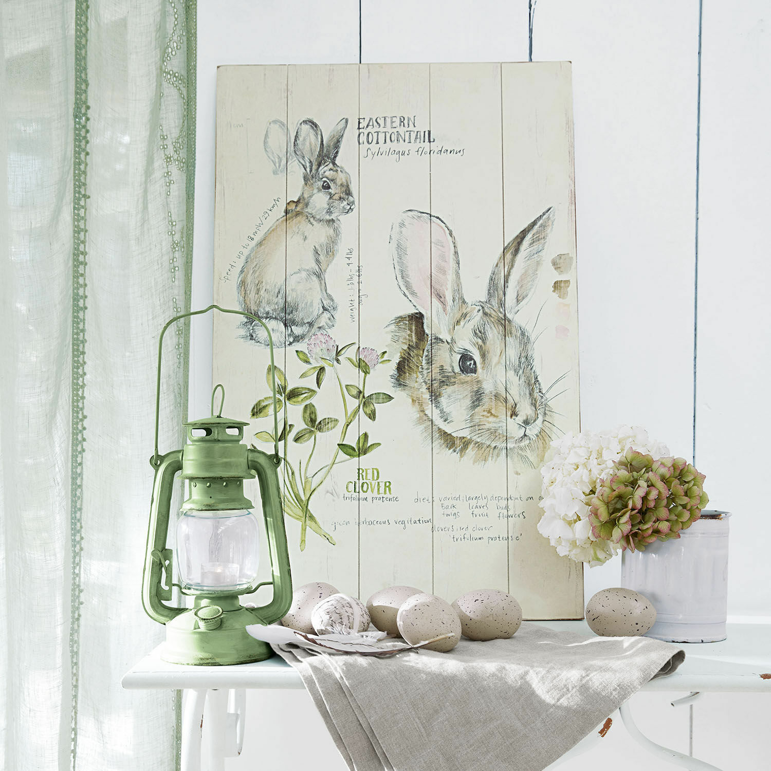 Tablero Decorativo Luppis Tabla decorativa de madera con ilustración de conejo y trébol, lámpara de aceite verde y huevos decorativos