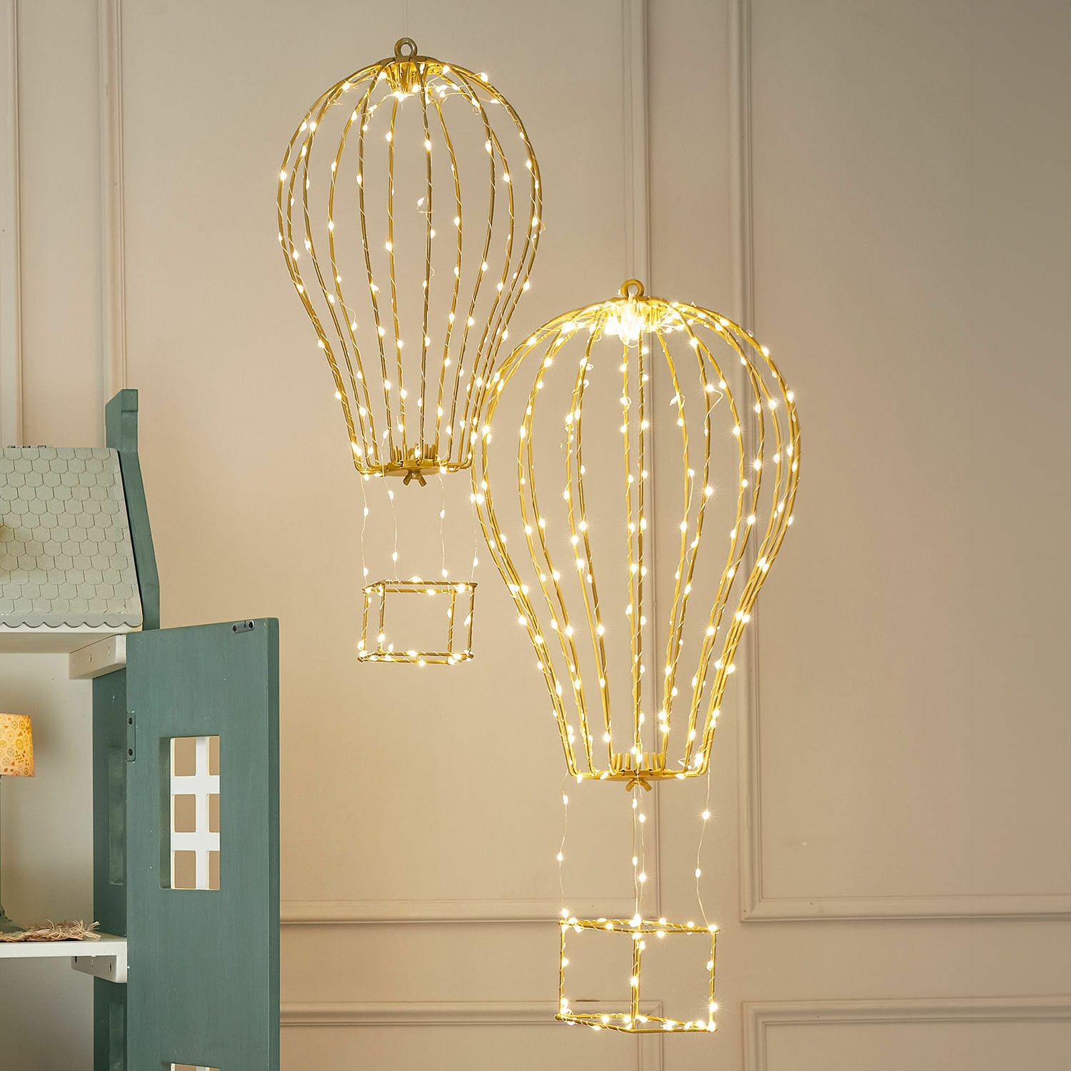 Set de 2 globos LED Bylle Lámparas decorativas en forma de globo aerostático con estructura metálica dorada y luces LED cálidas