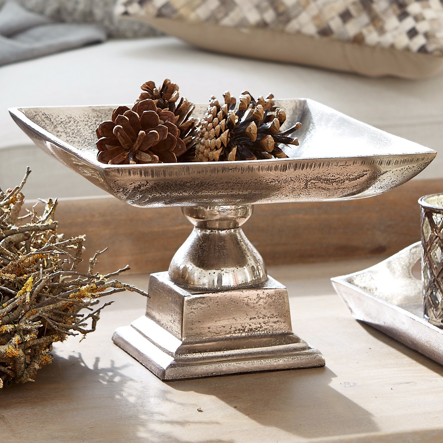 Cuenco Philippa Cuenco decorativo de metal plateado con piñas, accesorio elegante para el hogar