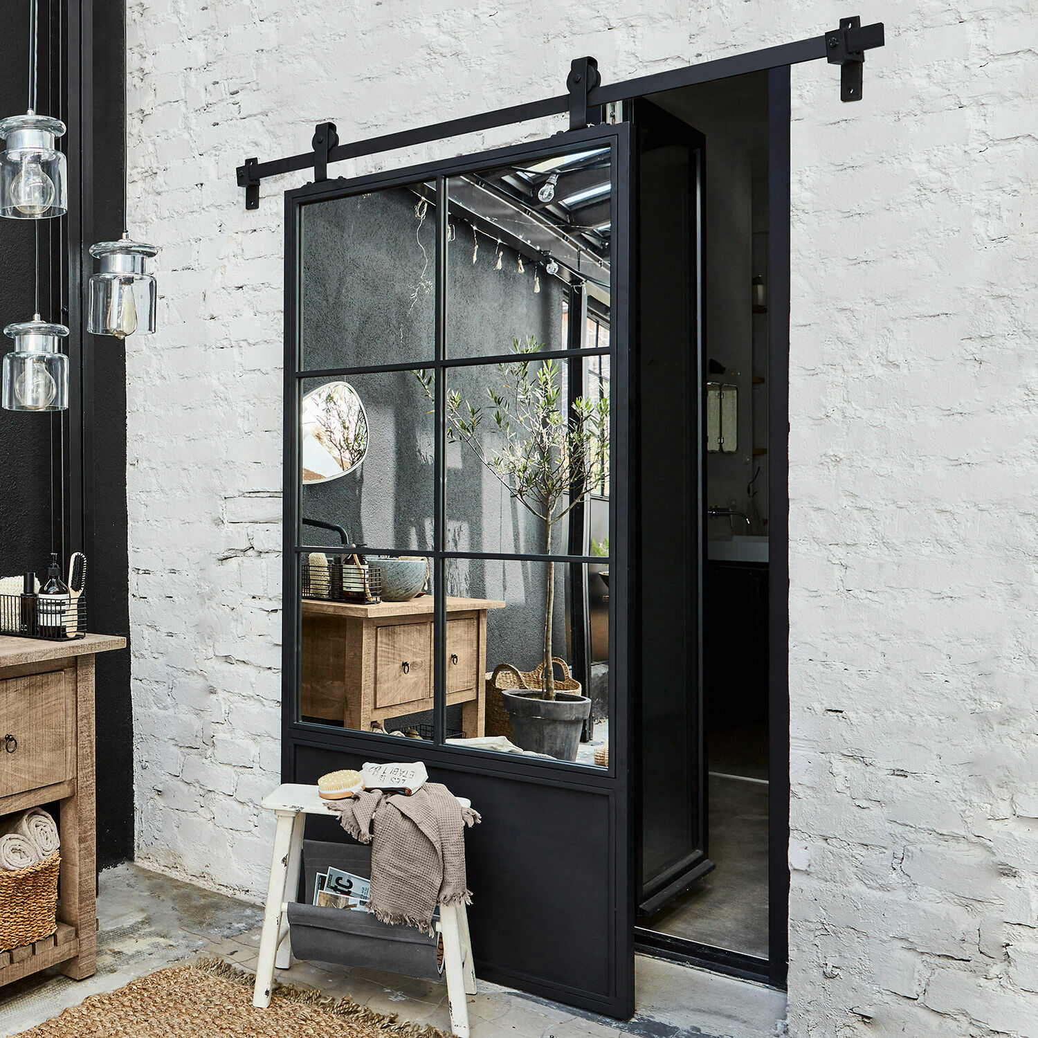 Puerta corredera Bonnaire Puerta corredera negra de metal con espejo estilo industrial para interiores modernos