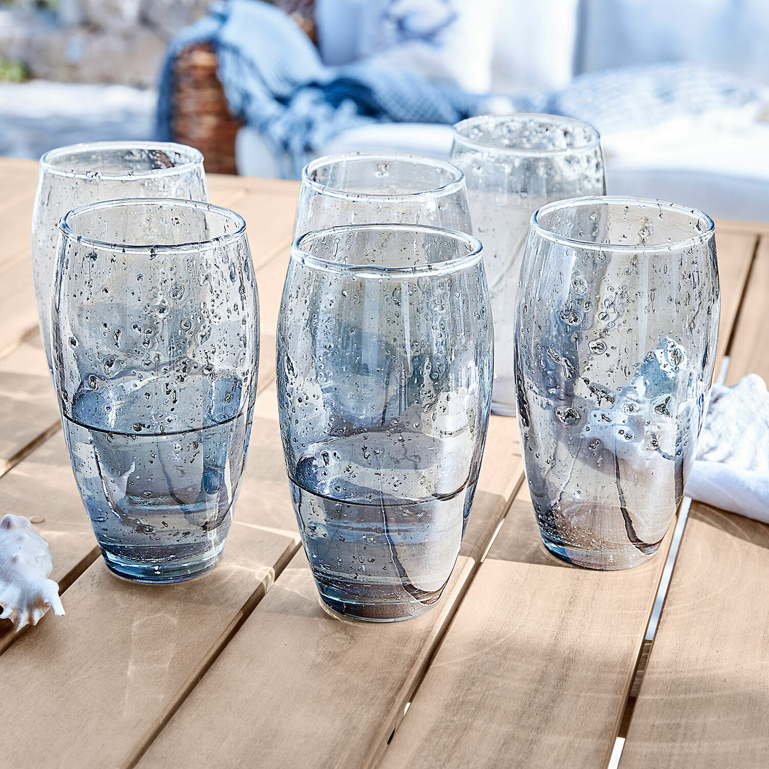 Set de 6 vasos Kampala Juego de seis vasos de vidrio azul con burbujas, ideal para bebidas en terraza
