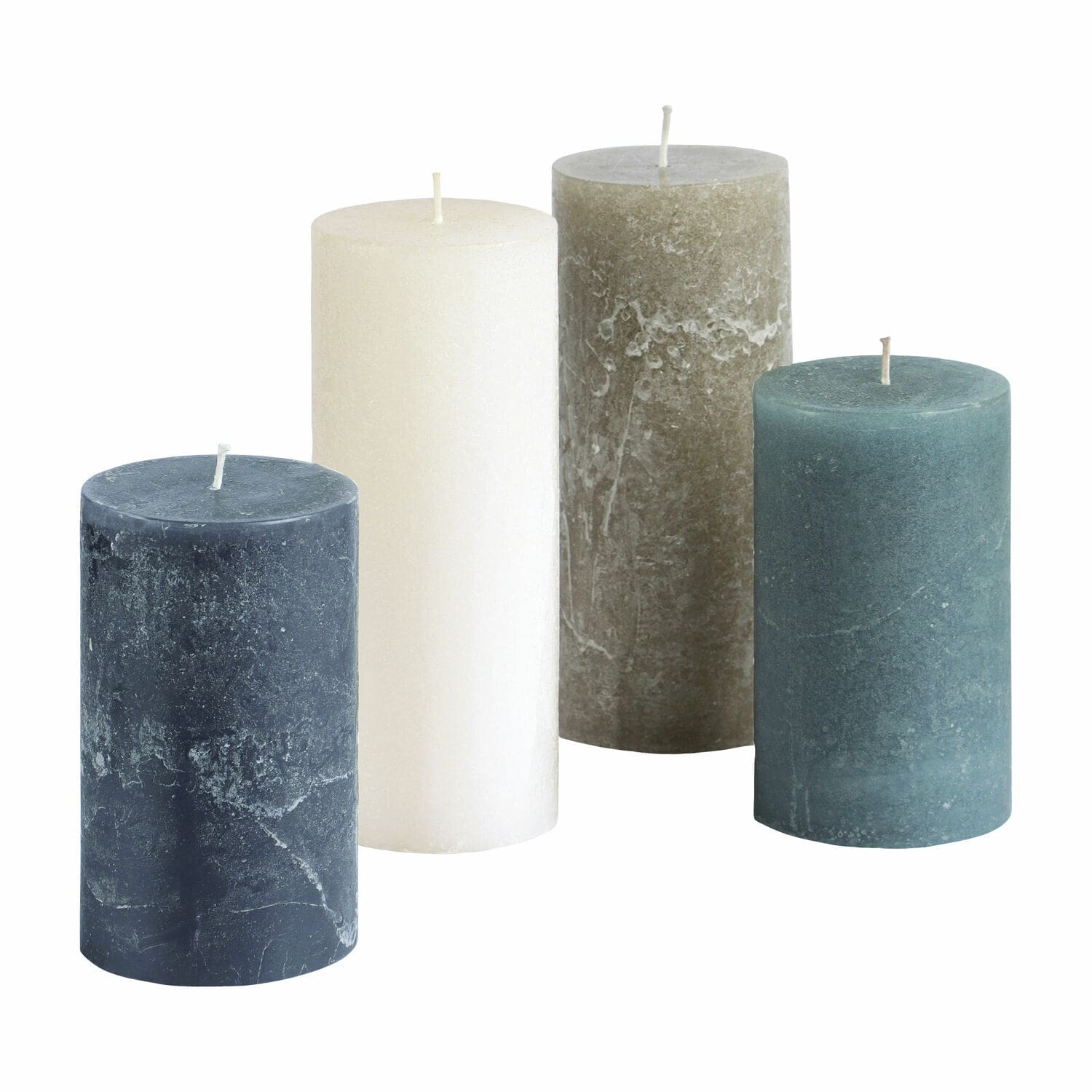 Conjunto de cuatro velas de cera en varios colores para decoración y relajación