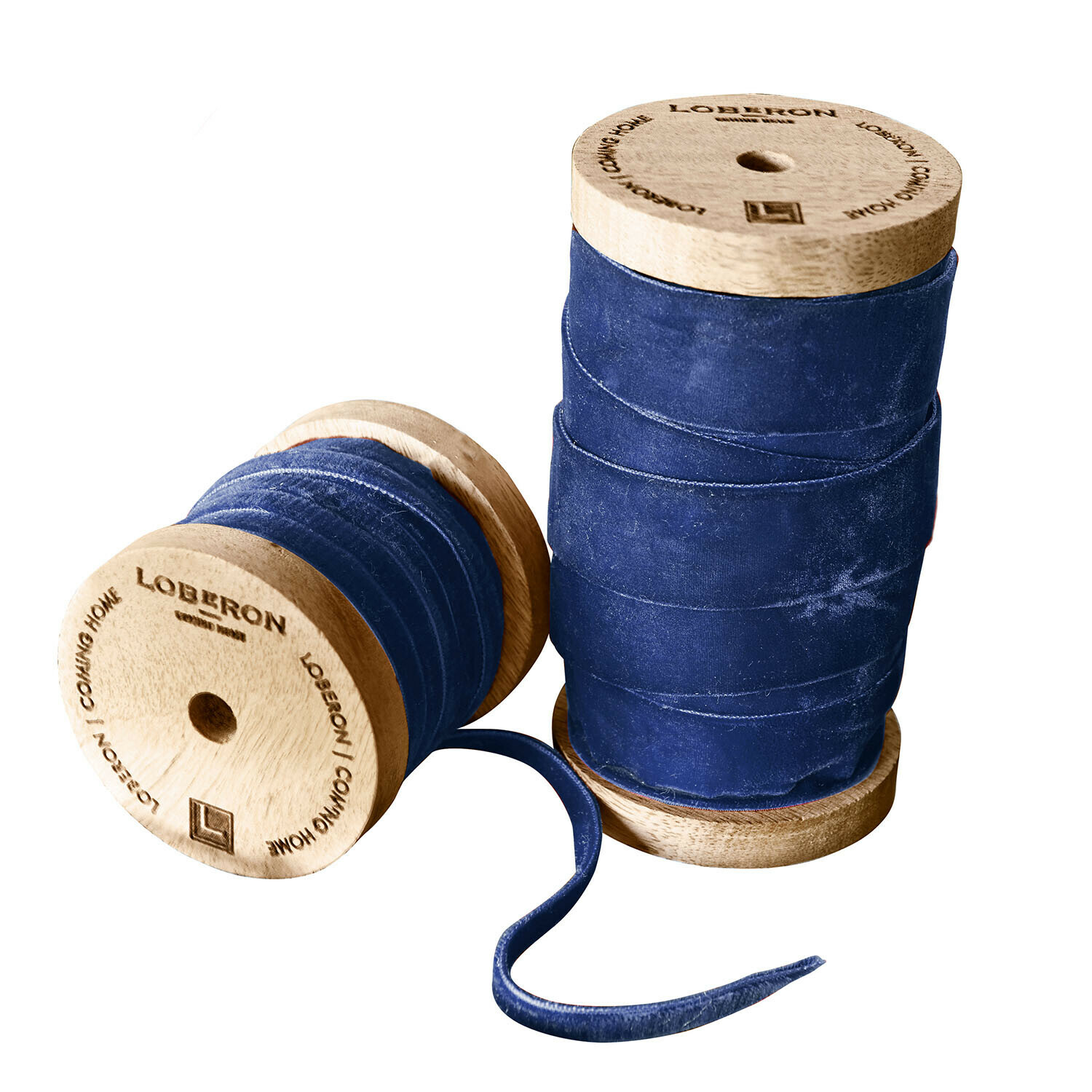 Set de dos cintas de terciopelo azul oscuro en carretes de madera para decoración y manualidades