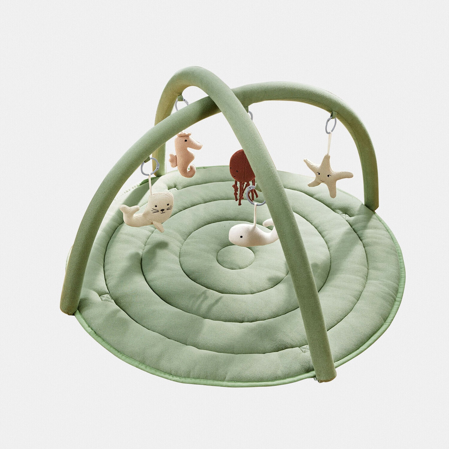 Alfombra de juego verde suave con arcos y juguetes colgantes de animales marinos para bebés