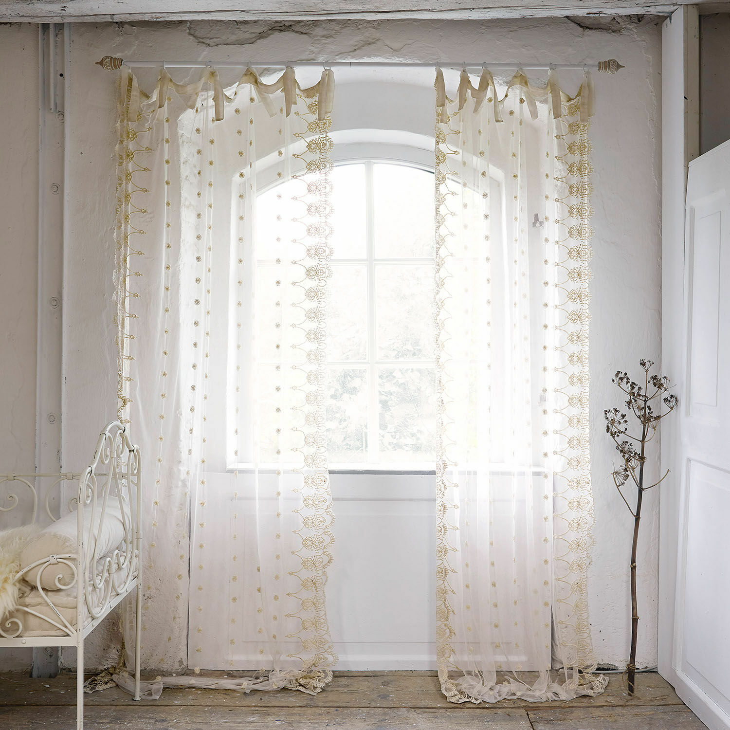 Cortina Elaisa Cortina transparente beige con encaje y bordado para decoración luminosa de ventana