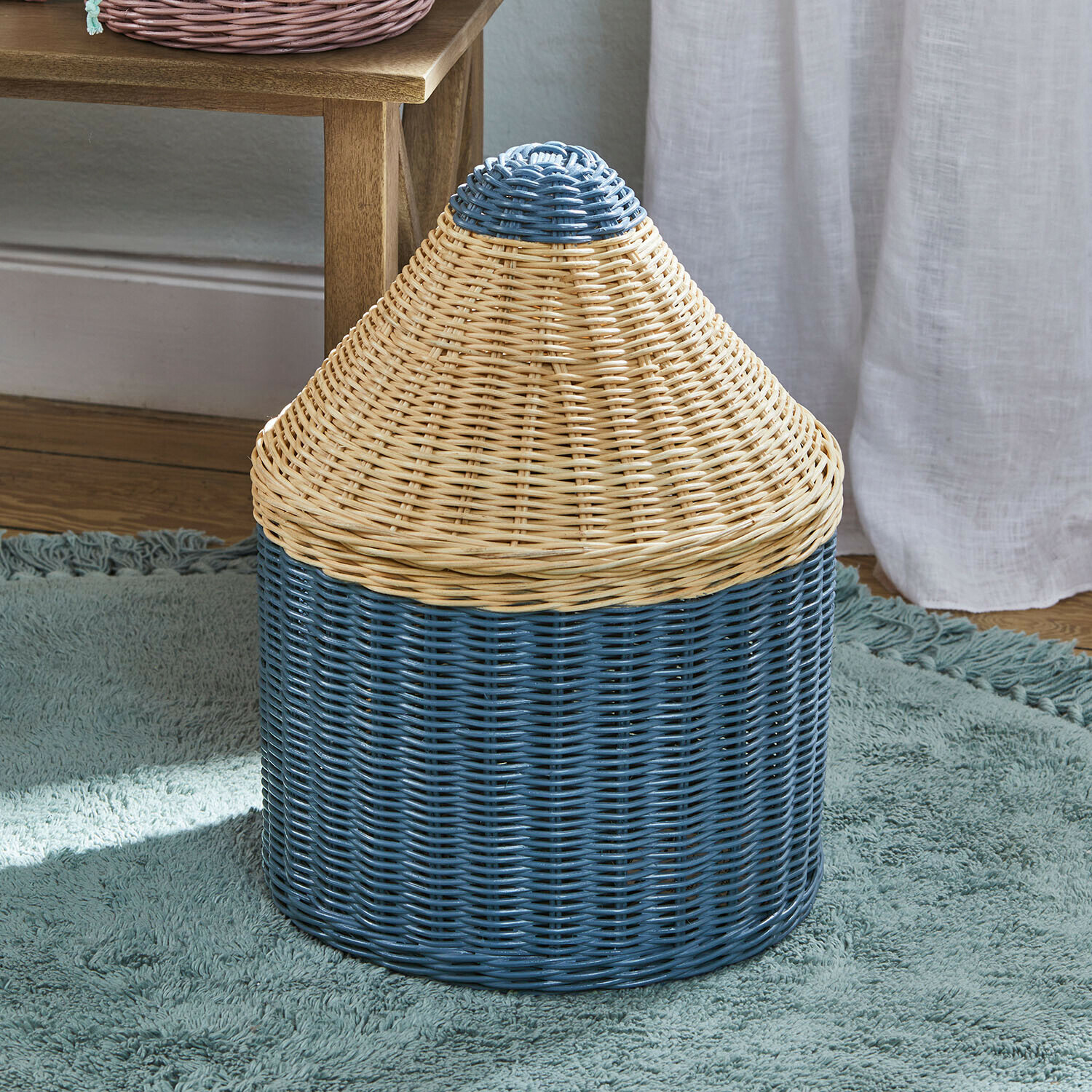 Cesta de ratán bicolor en forma de cono, natural y azul, para almacenamiento en casa