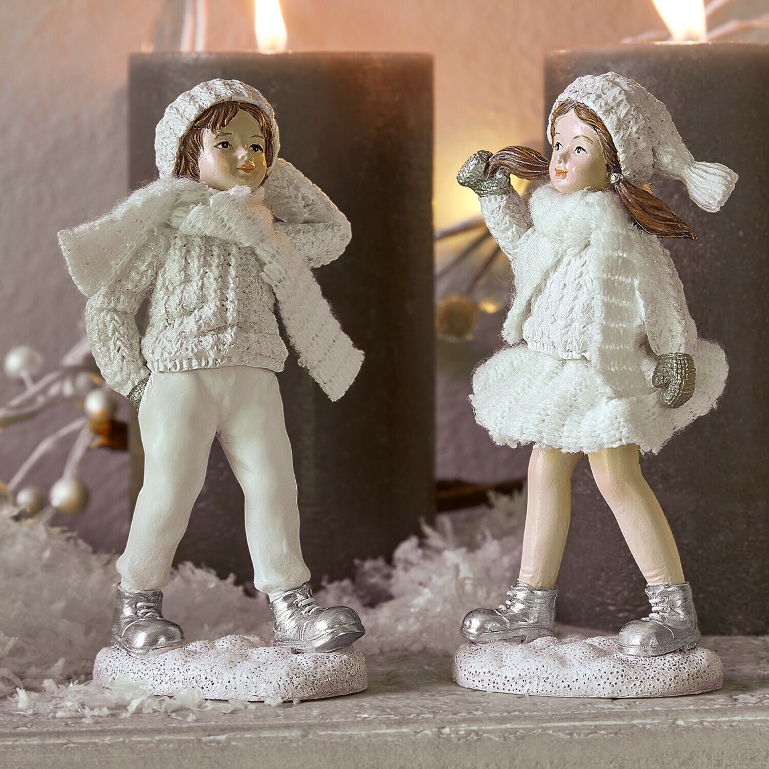 Set de 2 figuras Gers Figuras de niños con jerséis y gorros blancos para decoración navideña invernal Loberon