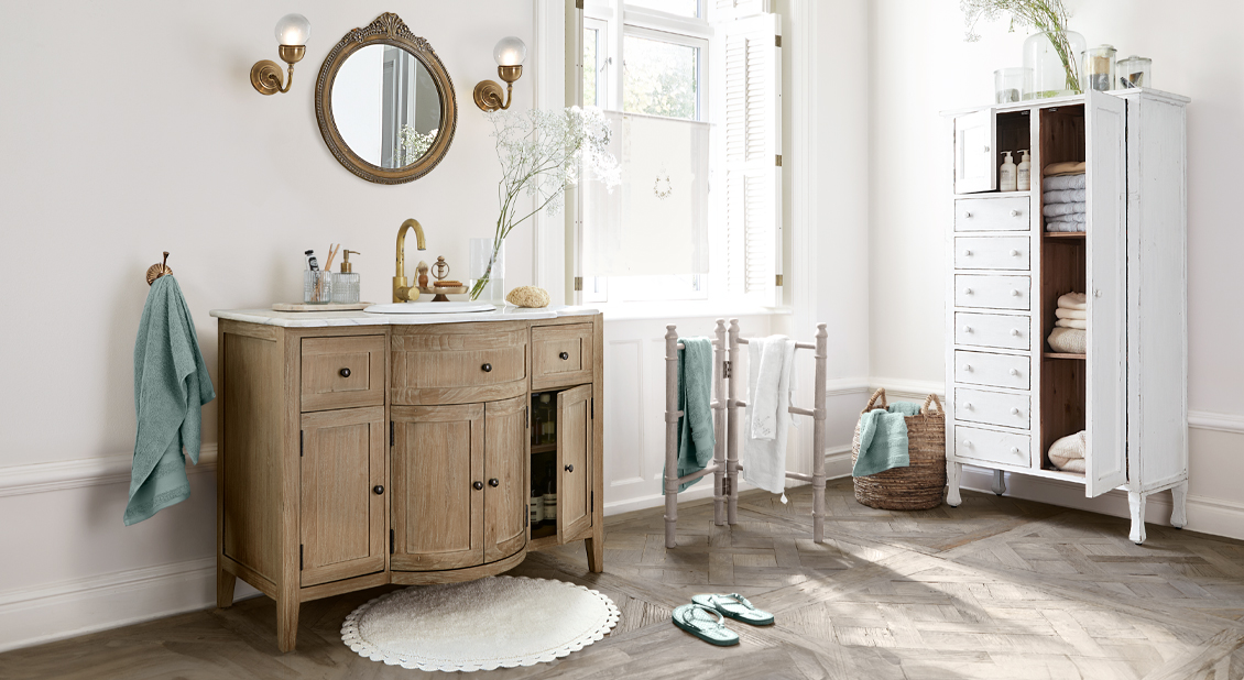 Un cuarto de baño que brilla con estilo