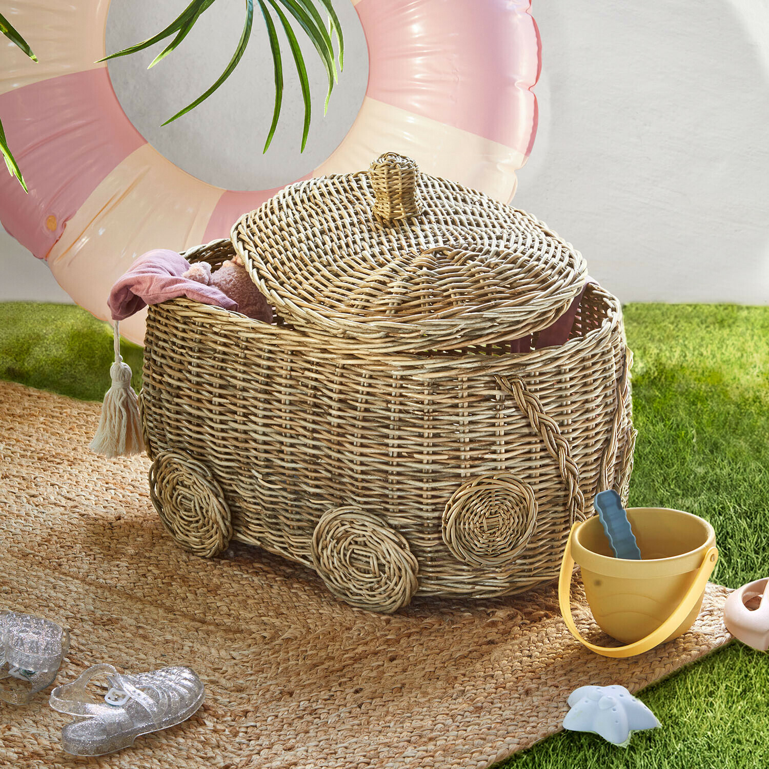 Cesta con forma de coche Jibboo Cesta de almacenamiento de ratán natural con forma de coche, decoración y organización para habitación infantil
